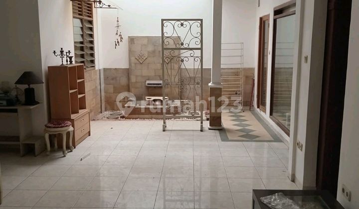 Rumah 2 Lantai Siap Huni Disewakan