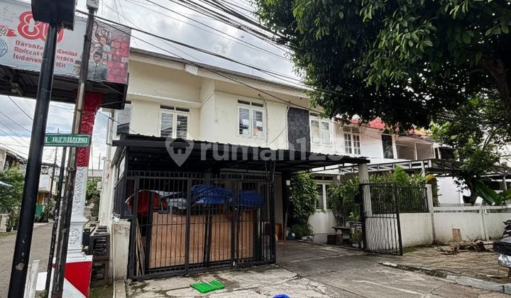 For Quick Sale: 2.5-Story House in PU Complex