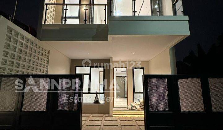 Rumah 2 Lantai Baru Semi Furnished SHM di Cipedak, Jaksel 1