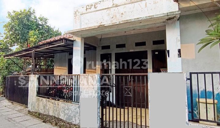 Rumah Hook Pusat Kota Depok dengan Inner Garden (Rn)