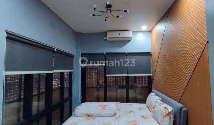 Rumah 4 Lantai dalam Townhouse Plus Rooftop dan FULL Furnished Rn 2