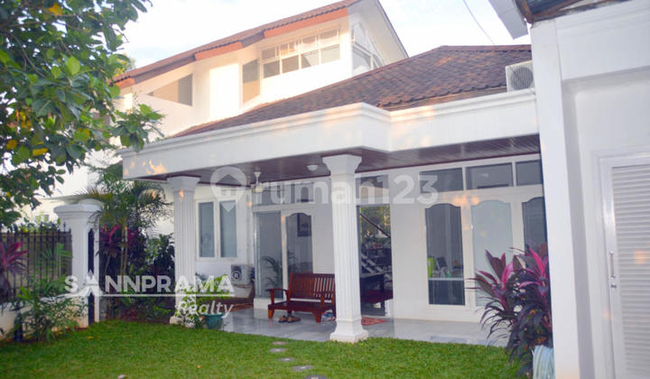 Rumah Kemang Ada Kolam Renang - Sangat Terawat - Uci