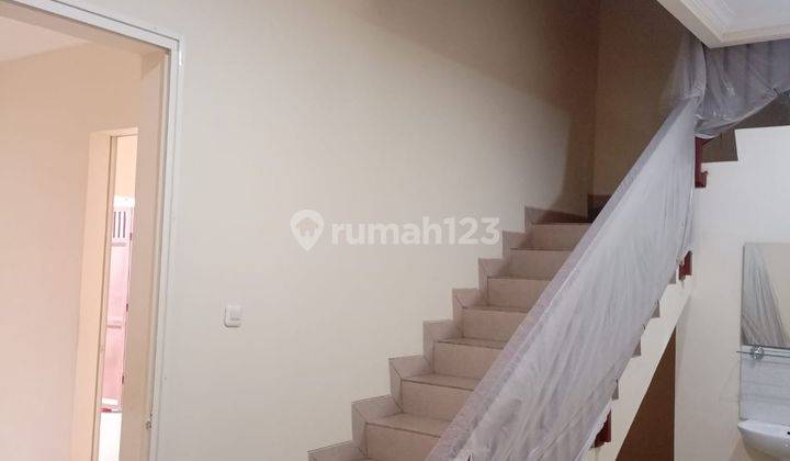 Disewakan dijual Rumah 2 Lantai di Kapasan Kidul, Simokerto  4