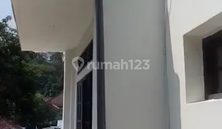 Dijual Rumah Desain Arsitektur Belanda Jl. Siroyo Banyumanik Semarang Dijual Rumah Desain Arsitektur Belanda Jl. Siroyo Banyumanik Semarang
