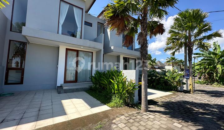 Villamurah Two-Storey by the Coast at Kedungu Beautiful