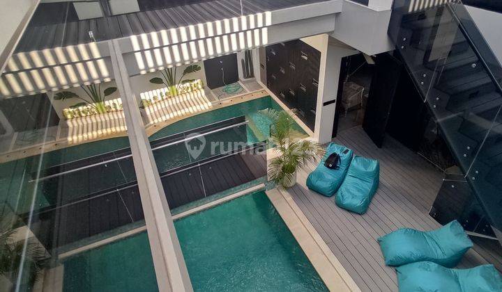 Villa Yang Sangat Indah Modern Dengan Tanah Dan Bangunan Yang Sangat Luas Dan Haigh Seiling Dan Memiliki Kolam Renang Yang Begitu Lebar 2