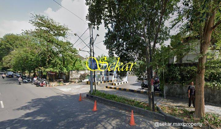 Commercial plot next to Plaza Renon is suitable for building a hotel