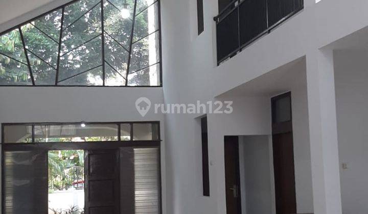 Rumah SHM 2 Lantai di Jl. Delman, lokasi strategis 1