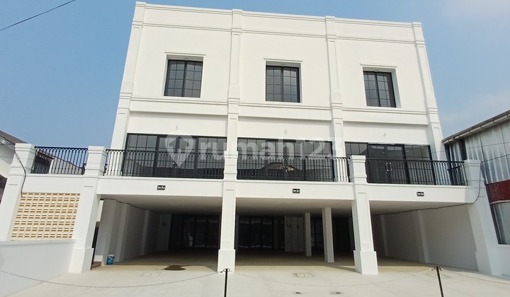 Good Strategic 3-Story Shop House on Jl H. Nawi Raya, South Jakarta
