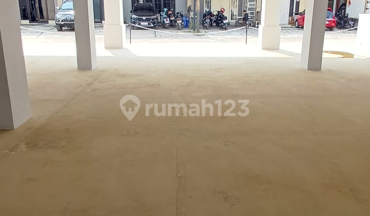 Good Strategic 3-Story Shop House on Jl H. Nawi Raya, South Jakarta 2