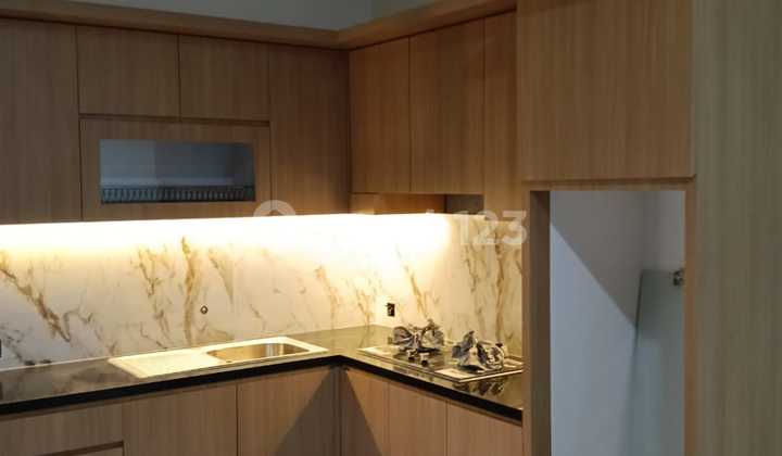 Rumah 3 Lantai di Welford Greenwich BSD, Tangerang Selatan