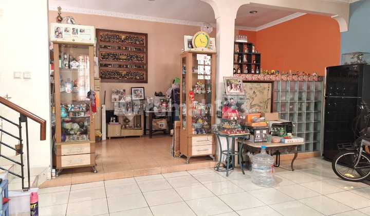 Rumah 4 BR di Versailles Residence, Tangerang Selatan 2