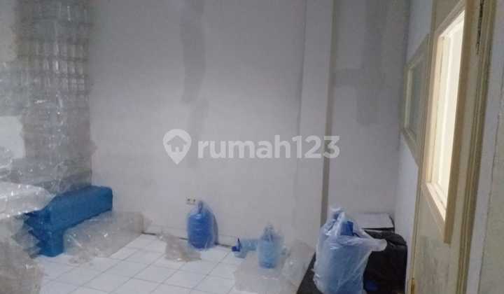 For Quick Sale: 2-Story Shop House in Taman Royal Cipondoh, Tangerang 2