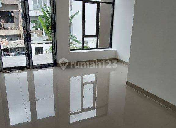 Rumah Hook 2 Lantai di Perumahan Puri Gardena, Jakarta Barat 2