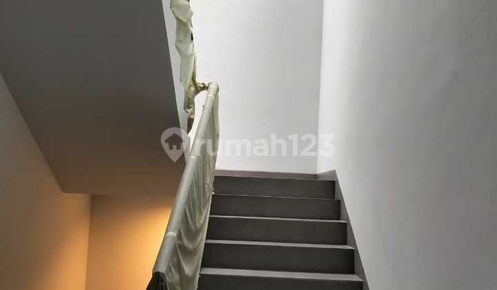 Rumah Mewah Hook di Alam Sutera, Tangerang Selatan 2