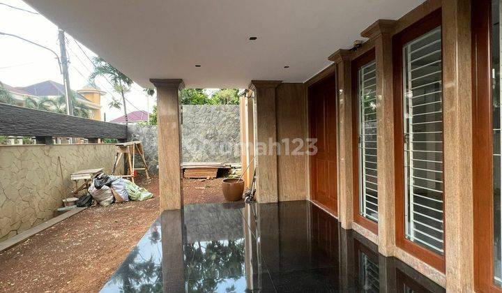 Dijual Rumah 2 Lantai SHM di Taman Villa Meruya 1