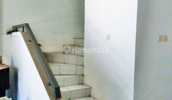 Dijual Rumah di Taman Palem SHM Bebas Banjir Besar Full Keramik Lantai 2