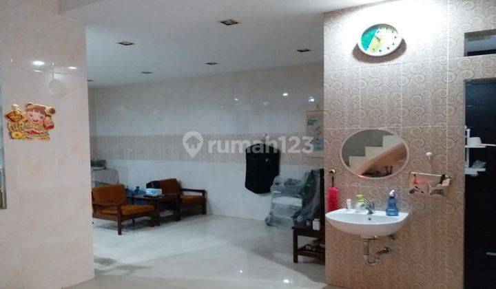 Dijual Rumah Bagus 3 Lantai SHM - Sertifikat Hak Milik di Taman Palem 1