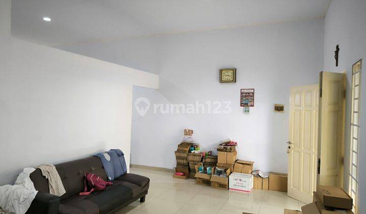 Dijual Rumah Semi Furnished Bagus di Taman Kencana 2