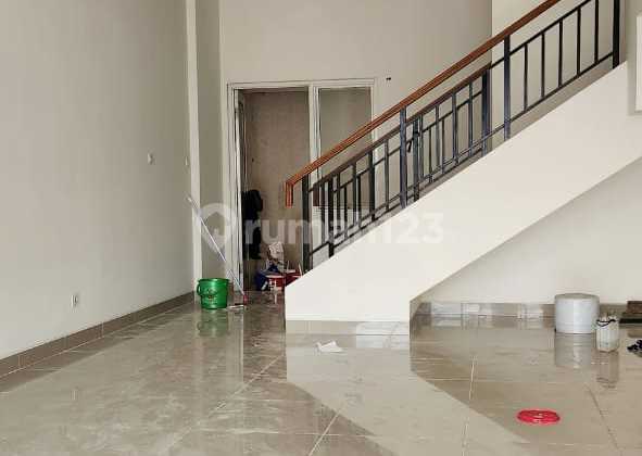 Disewakan ruko GoldFinch 2 lantai hadap jalan raya 5x16 Gading serpong 2