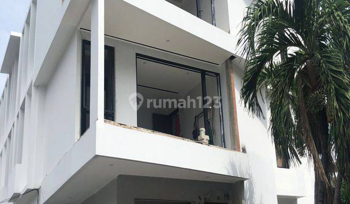 Dijual Rumah Unfurnished Brand New 3 Lantai Di Muara Karang 2