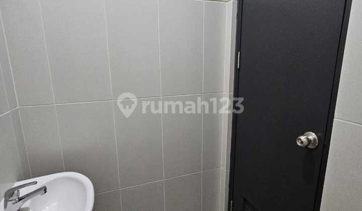 Disewakan Ruko Hudson 3 Lantai Double Balcony N Rofftop Disewakan Ruko Hudson 3 Lantai Double Balcony N Rofftop