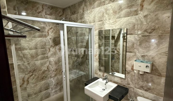 Dijual Murah Runah 2.5 Lantai 6*18 di Green Lake City Glc