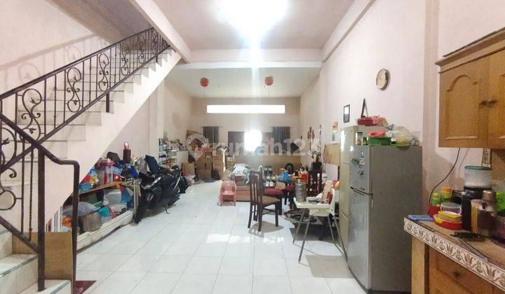 Rumah 3 Lantai Bagus Semi Furnished, Jalan Wahidin, Medan 1