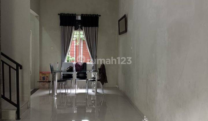 Rumah 2 Lantai Bagus Unfurnished Sertifikat SHM Jalan Tempua Medan Sunggal 2