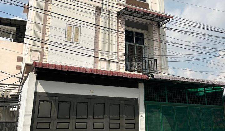 Dijual Rumah 3 Lantai Bagus Tanpa Prabot SHM 1