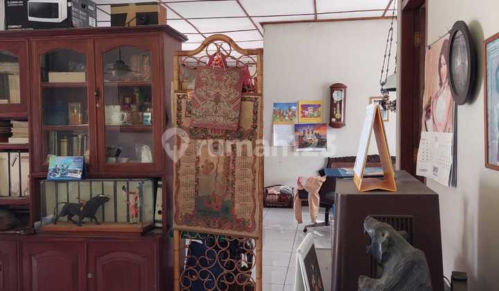 Strategic House in Mutumanikam, Very Close to Buah Batu Road, Lengkong District, Bandung City. 2