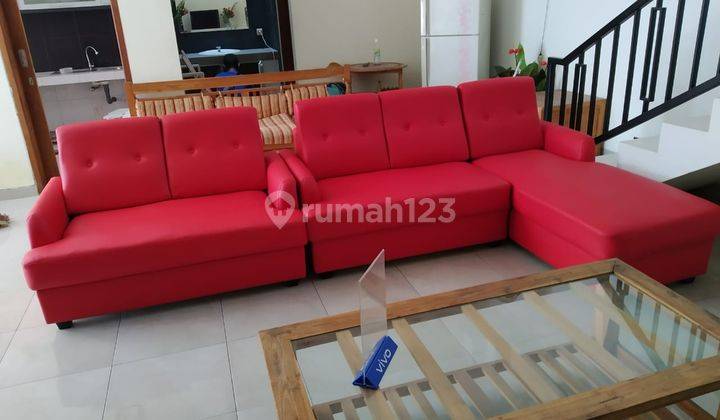 Dijual rumah 3 Lantai di Jl Anggrek 2