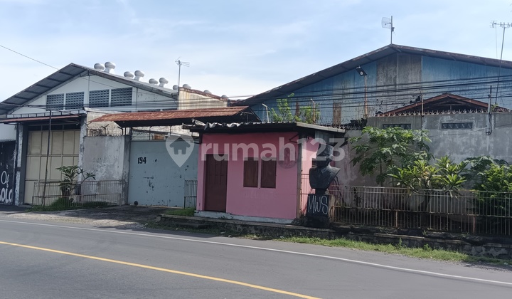 Dijual Ruang Usaha Ada Ruko dan Gudangnya di Solo Bagus 1500.0 M²