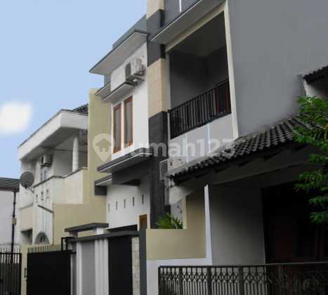 Disewakan Rumah 2 Lt Di Anggrek Full Furnish Bagus 1
