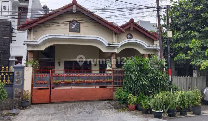 Rumah Siap Huni, Akses 2 Mobil, Dekat Pintu Toll Dan Lrt Cawang 1