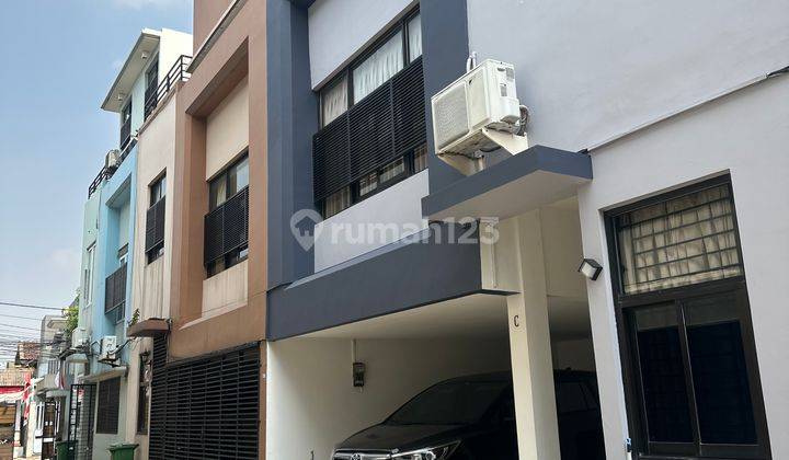 Rumah Cantik Siap Huni 2 1/2 Lantai Di tomang hero jakarta  2