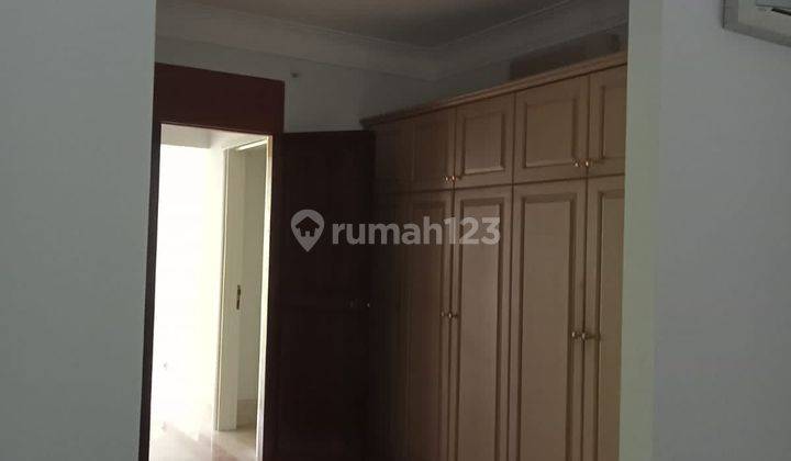 Rumah 2 Lantai Bagus Dan Terawat Di Jl. Lembang Dekat Taman Suropati, Disewakan 10
