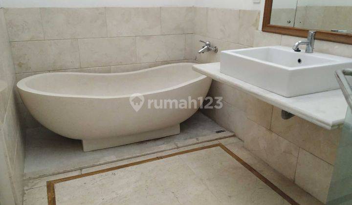 Disewakan Rumah Bagus Di Kalasan  Suite, Menteng 5