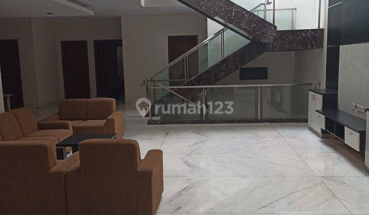 Rumah Bagus 3 Lantai Di Menteng Dekat Teuku Umar, Dijual 2