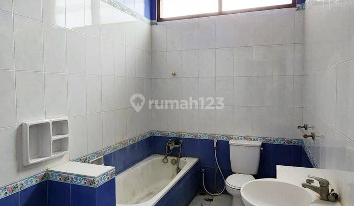 Rumah Mewah 2 Lantai Bagus SHM di Solo Baru, Surakarta 8