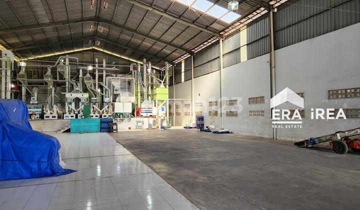 Cheap warehouse in Juwiring Klaten, container access 10 minutes from highway exit.