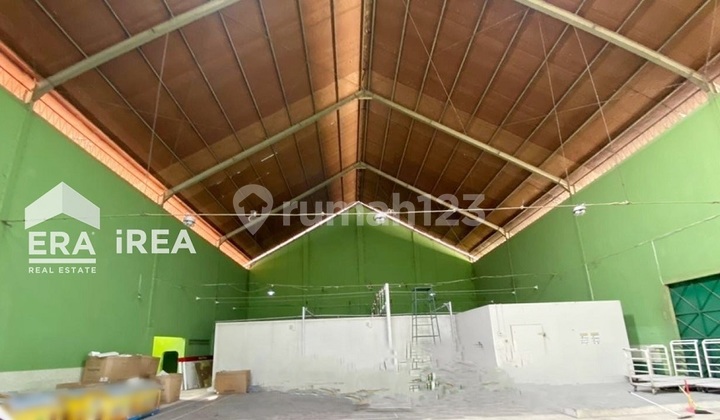 Warehouse in Cemani Grogol with container access, warehouse area. Warehouse in Cemani Grogol with container access, warehouse area.