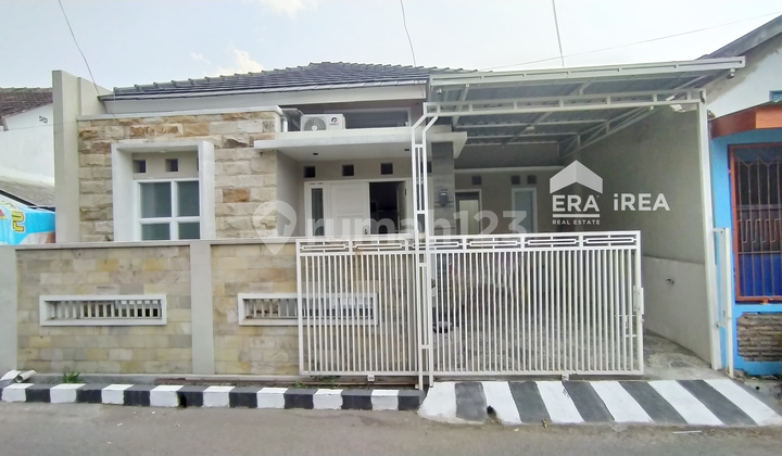 Rumah cantik siap huni di Kerten Laweyan Solo dekat Solo Square Mall Rumah cantik siap huni di Kerten Laweyan Solo dekat Solo Square Mall