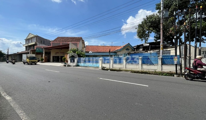 For Rent Commercial Space Near Solo Furniture Market