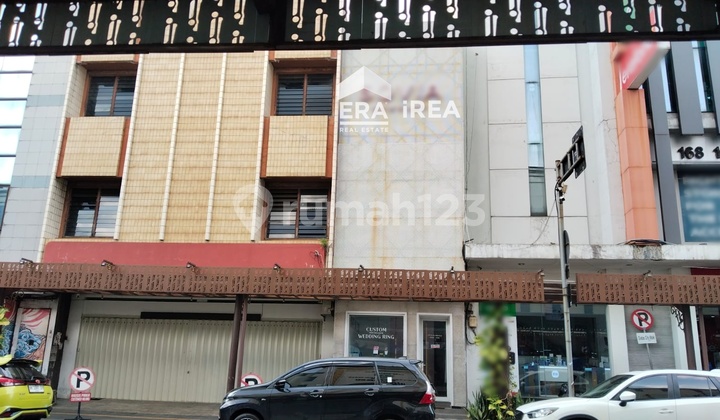 Shop House for Sale in Solo Central Business District Area Shop House for Sale in Solo Central Business District Area