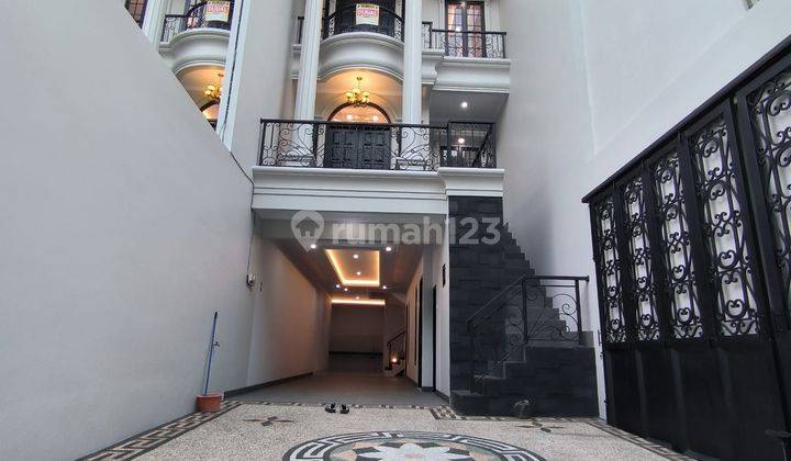 Rumah Eropa Classic di Pejaten Barat Jakarta Selatan 1