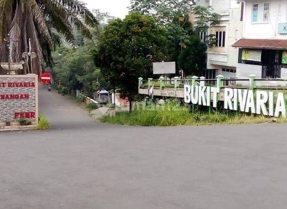  Rumah di Komplek Perumahan Bukit Rivaria Sawangan Depok 2