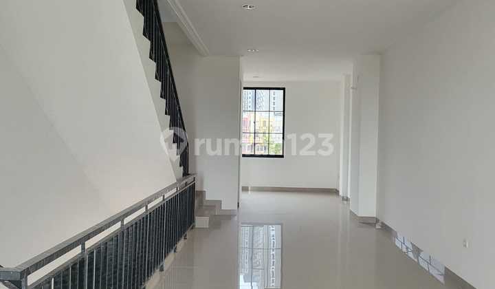 Ruko Osaka 2 Muka 3 Lantai Bagus Murah 4,5x15
