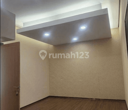 Rumah Bagus 3 Lantai SHM 10x20 Semi Furnish 1