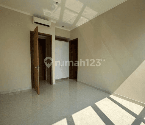 Apartemen 3 BR Taman Anggrek Siap Huni Luas 135m 1